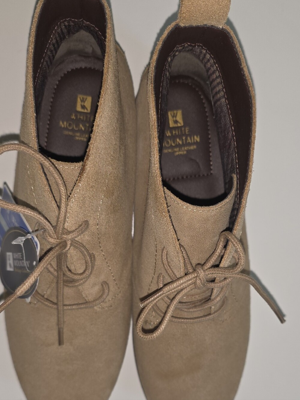 White Mountain Women's Tan Suede Lace-Up Boots
